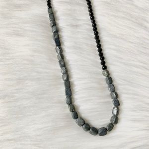 (New) Beaded stone necklace